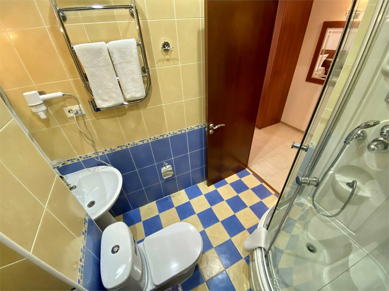 Гостиница Пионер Лоо