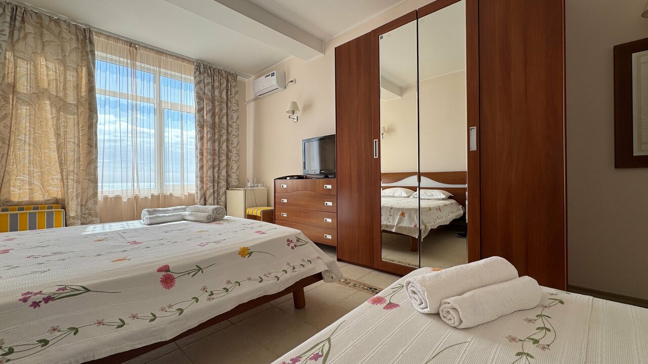 Гостиница Пионер Лоо-108