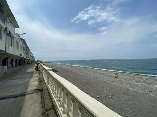 Гостиница Пионер Лоо Улучшенный трехместный номер-5