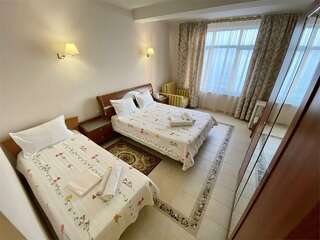 Гостиница Пионер Лоо Трехместный номер Делюкс с видом на море-2