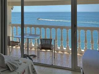 Гостиница Пионер Лоо Трехместный номер Делюкс с видом на море и балконом-1