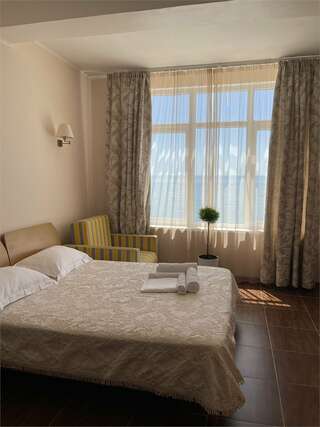 Гостиница Пионер Лоо Трехместный номер Делюкс с видом на море-1