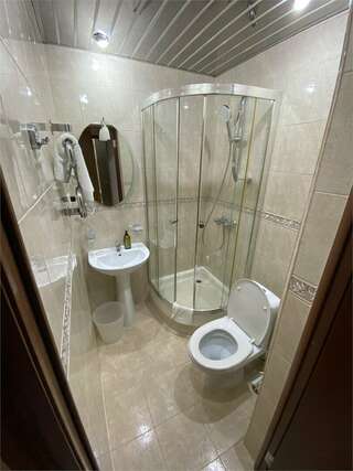 Гостиница Пионер Лоо Стандартный двухместный номер с 1 кроватью-5