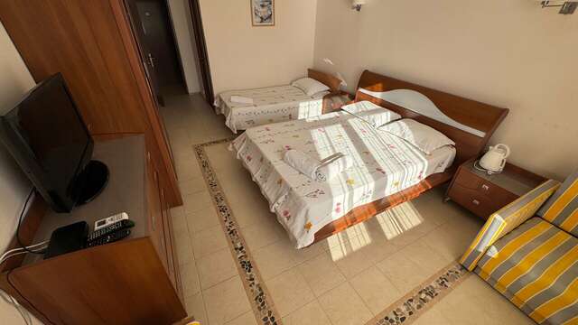 Гостиница Пионер Лоо-109